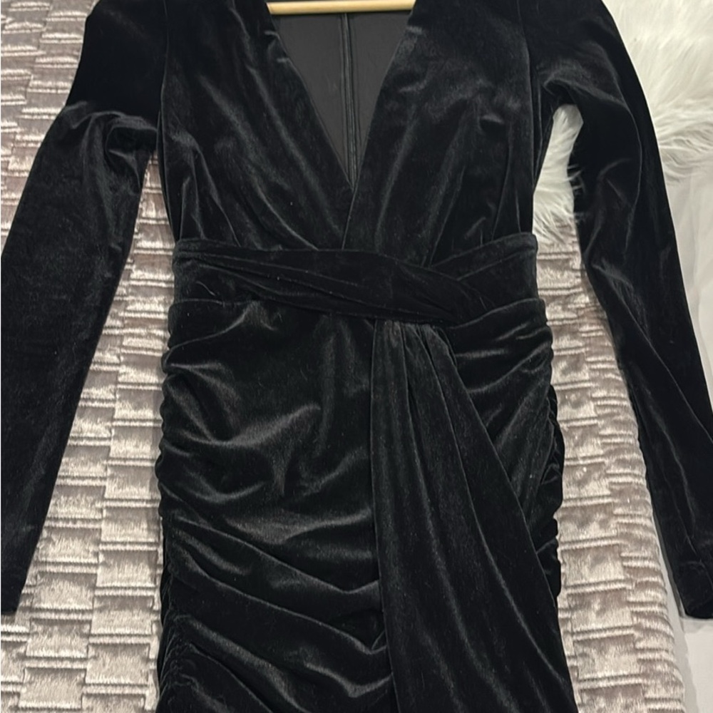 Chic Black Velvet Long Sleeve Dress